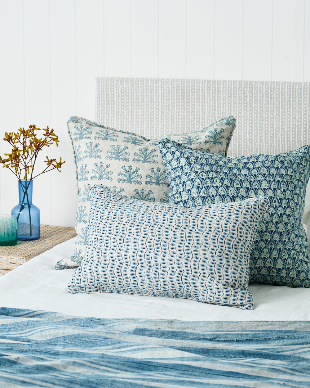 Samode Fresh Azure linen cushion