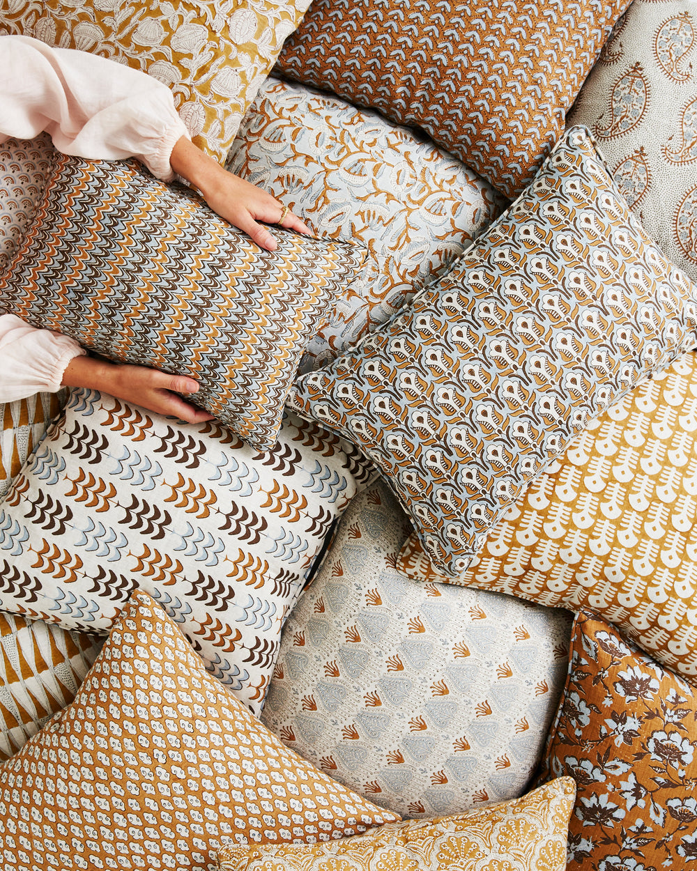 Aswan Sahara linen cushion