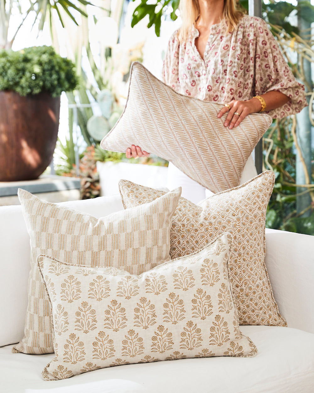 Jakarta Shell Cushion