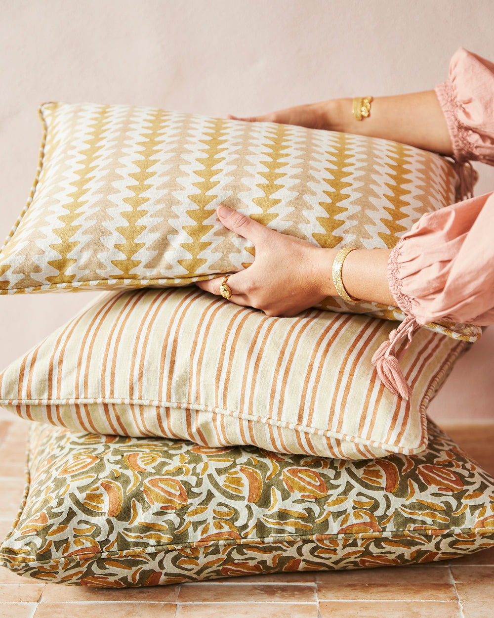 Alacha Amaro Cushion