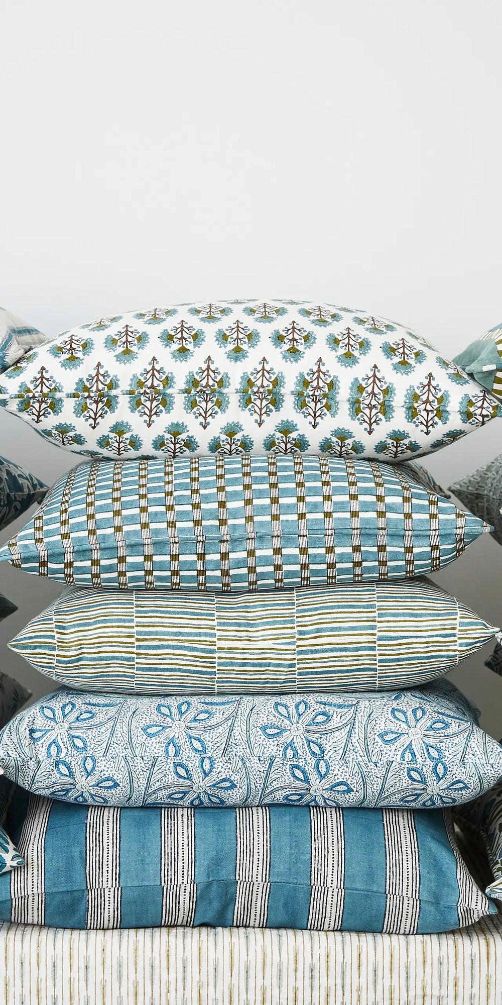 Kos Lagoon linen cushion 50x50cm