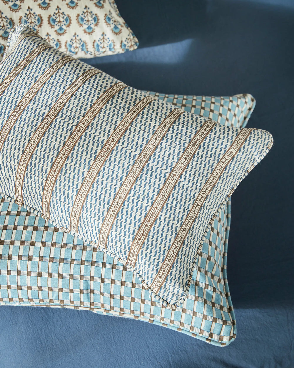 Aliki Cocoa linen cushion 35x55cm